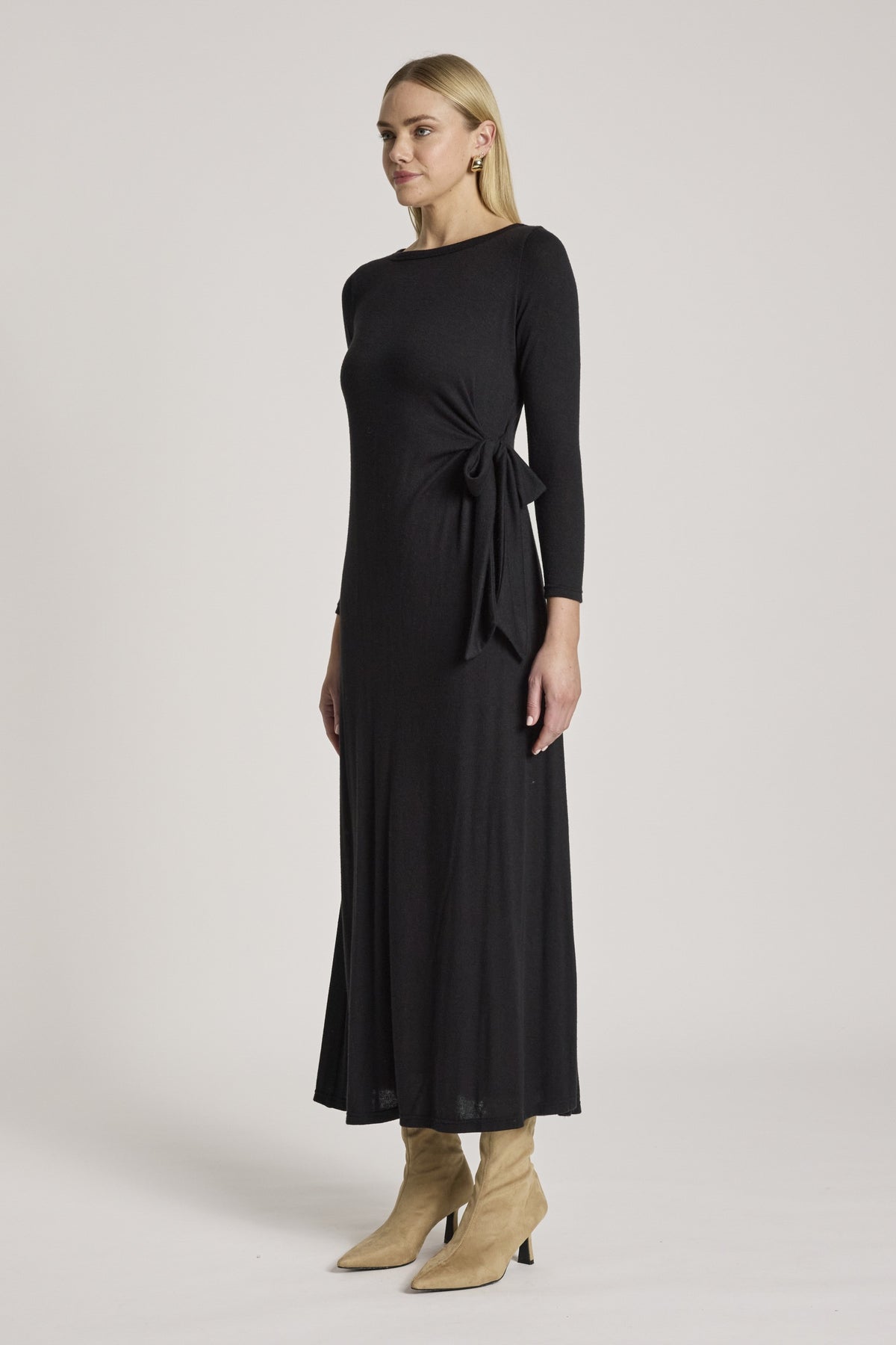 Eb & Ive Aria Tie Maxi Dress in Black