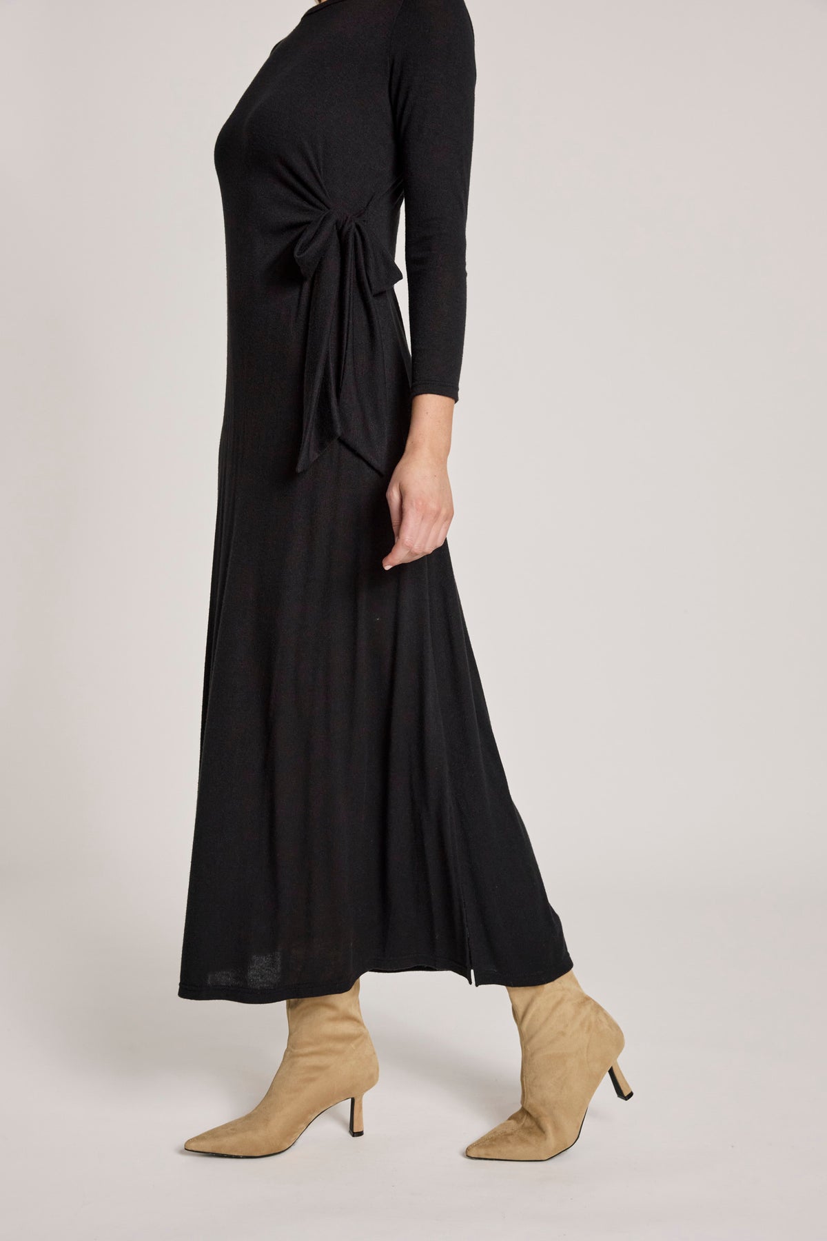Eb & Ive Aria Tie Maxi Dress in Black