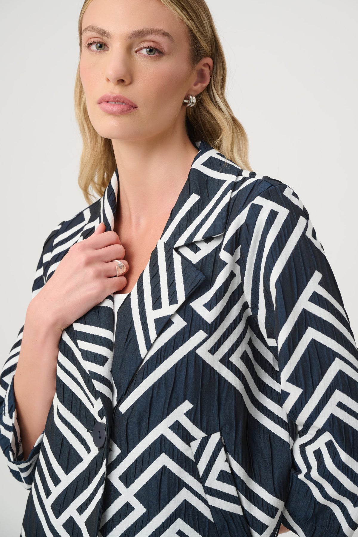 Joseph Ribkoff Jacquard Jacket in Off White Navy 271073