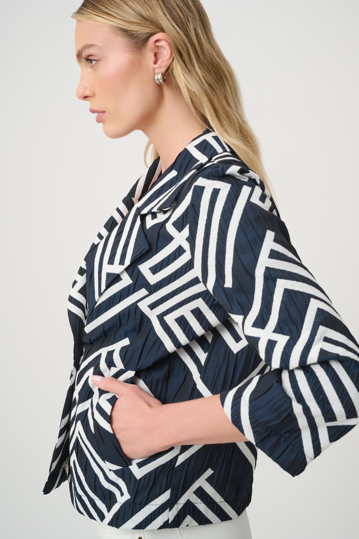 Joseph Ribkoff Jacquard Jacket in Off White Navy 271073