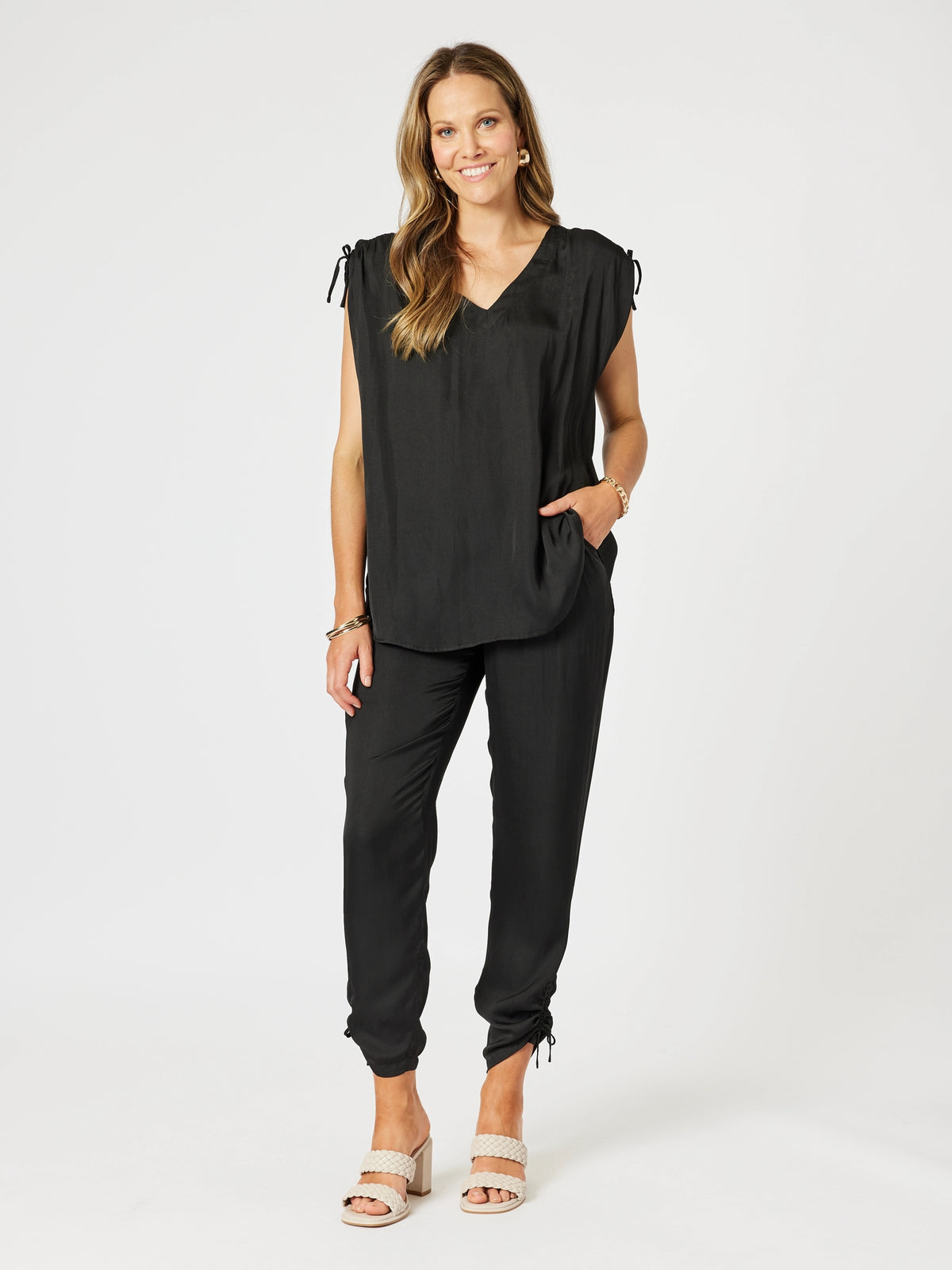 Hammock & Vine Traveller Luxe V Neck Top in Black