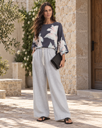 Yara Trail NATIVE Top in Navy Flora