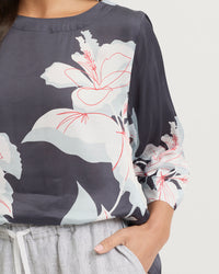 Yara Trail NATIVE Top in Navy Flora