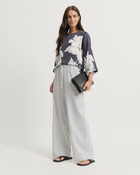 Yara Trail NATIVE Top in Navy Flora