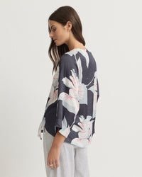 Yara Trail NATIVE Top in Navy Flora